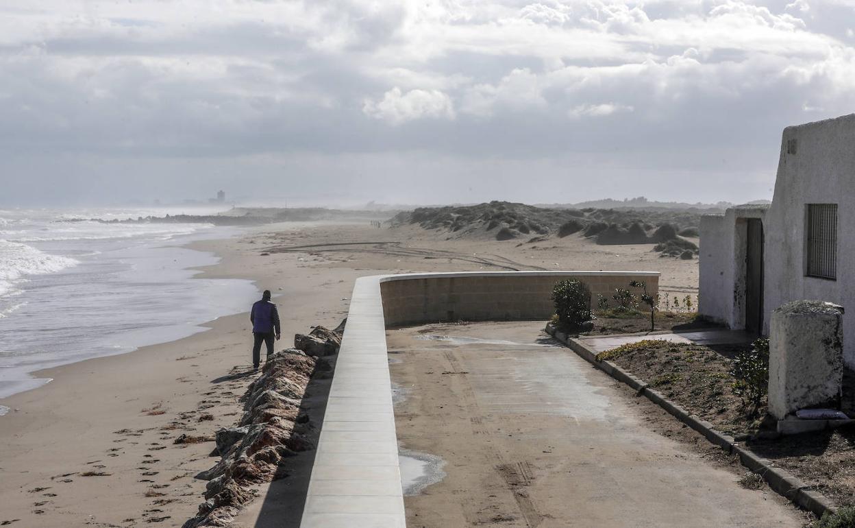 Edificio de la Casbah en las playas del sur de Valencia. 