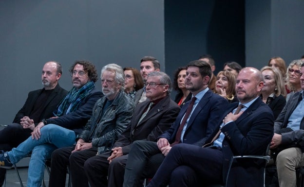 Imagen principal - Instantes de la presentación del Concurs de Fideuà de Gandia. 