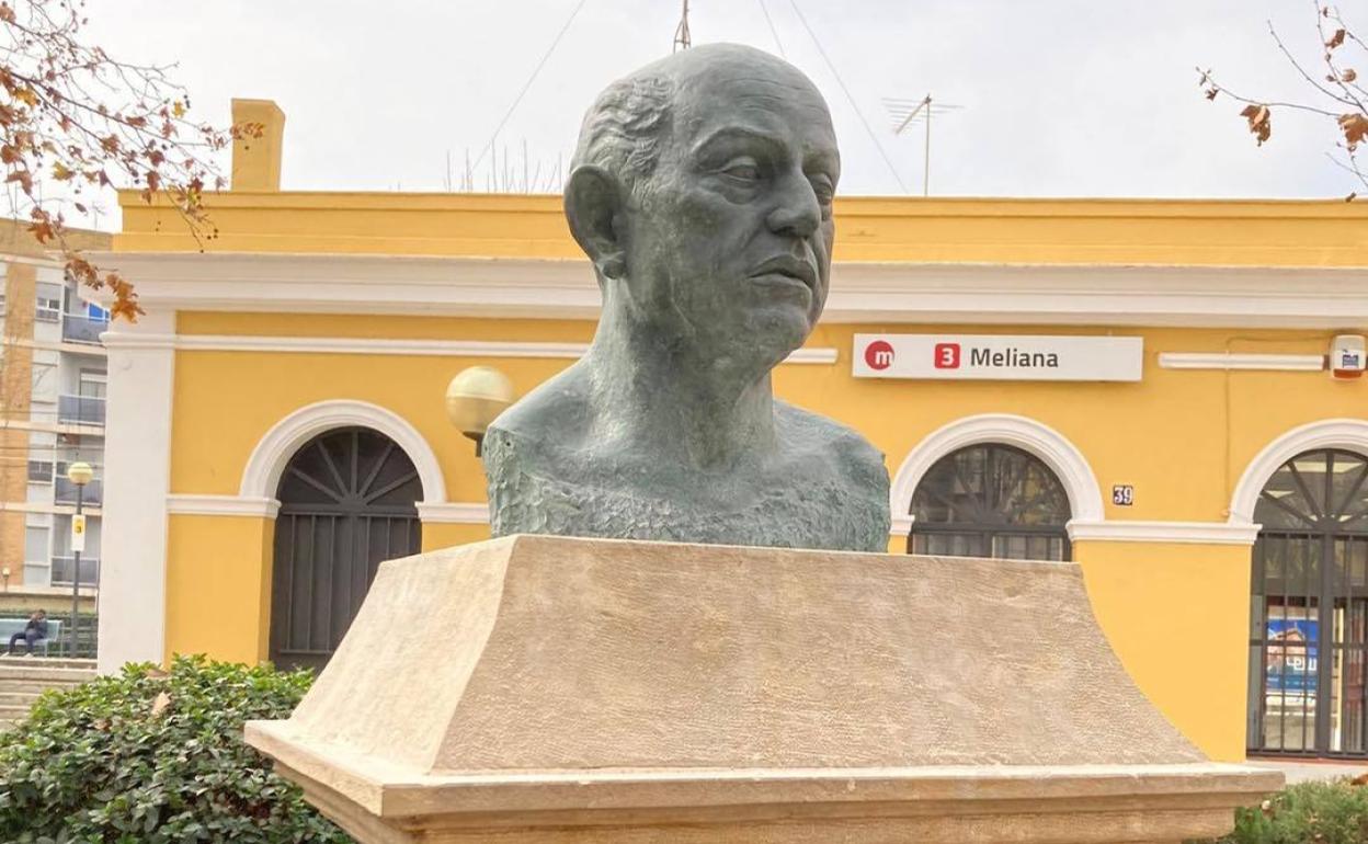 El busto que ya se ha repuesto en su ubicación. 