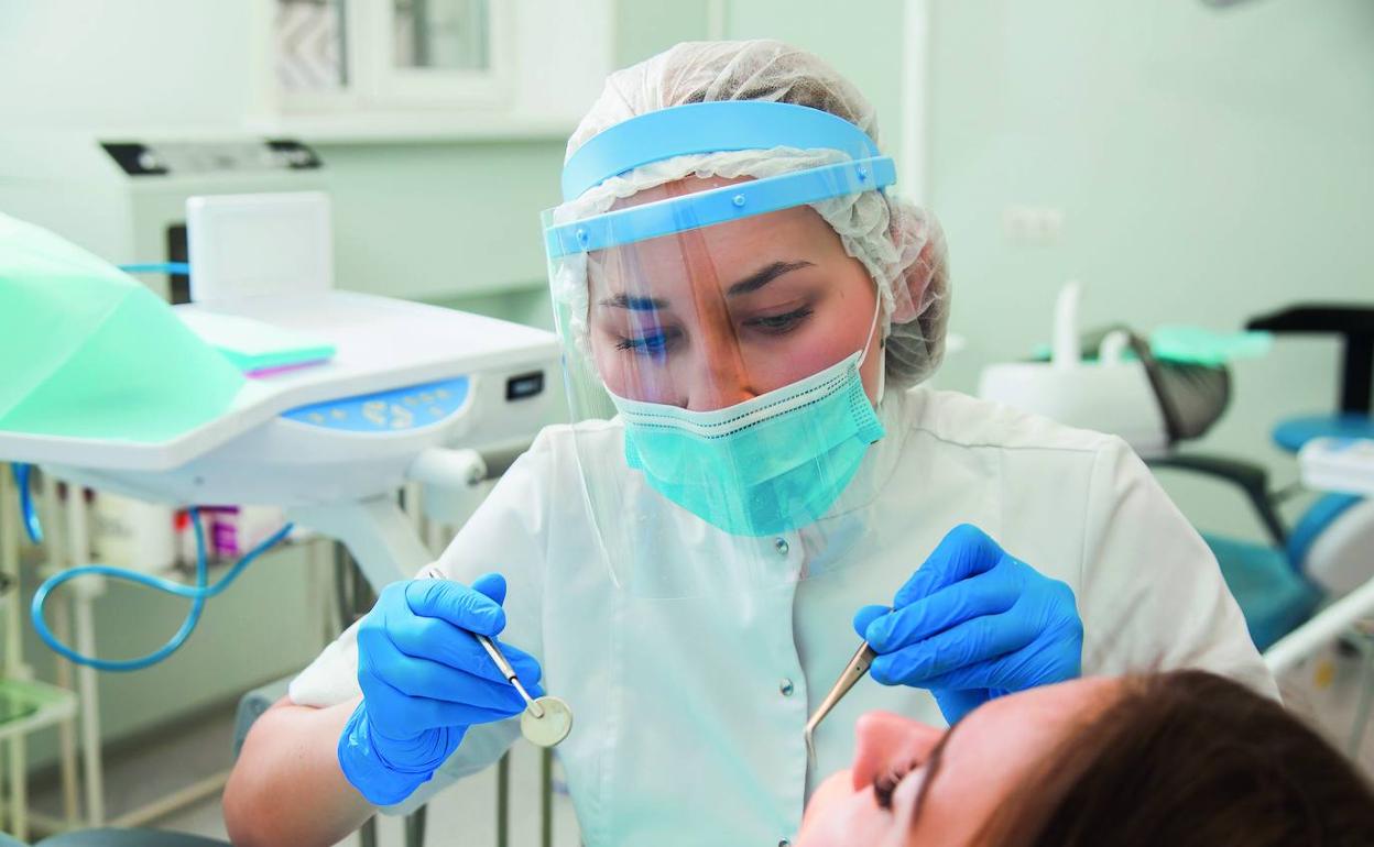 Sanción valenciano prevención dentistas | Multa de 491.866 euros a un autónomo valenciano por hacer prevención de riesgos sin acreditación