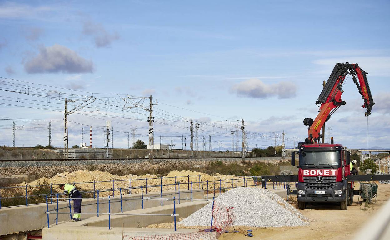 Obras del corredor mediterráneo en la zona de Almussafes. 