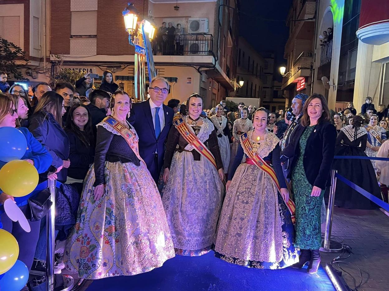 El alcalde invitó a disfrutar de las Fallas. 