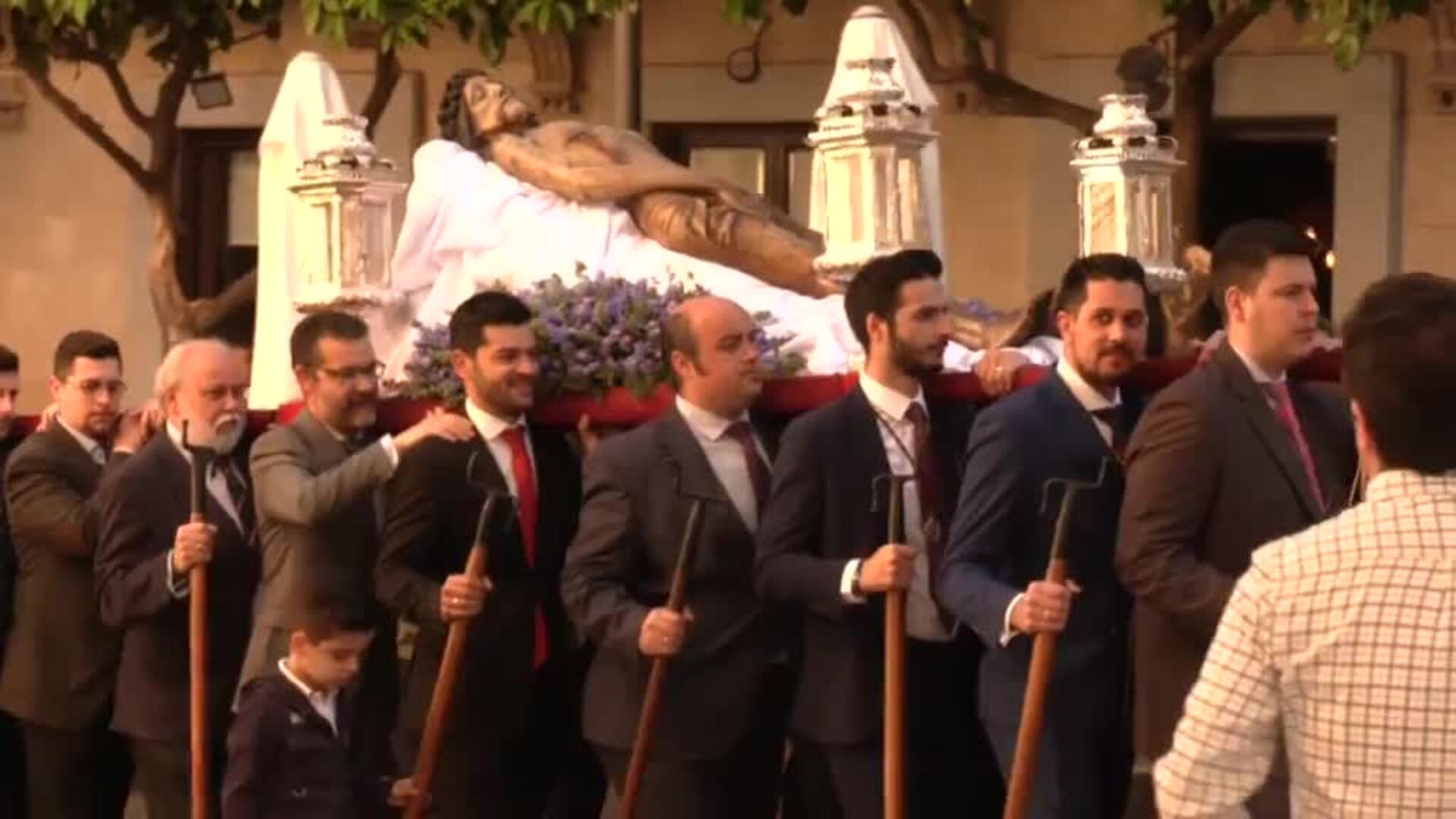 El Cristo de las Aguas sale en procesión extraordinaria en Jerez para invocar a la lluvia