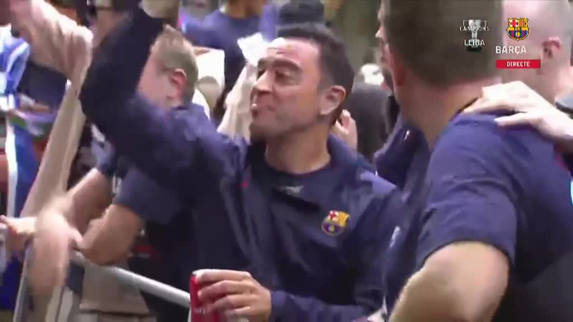 La 'rúa del Barça' desborda de emoción y alegría 'culé' las calles de Barcelona