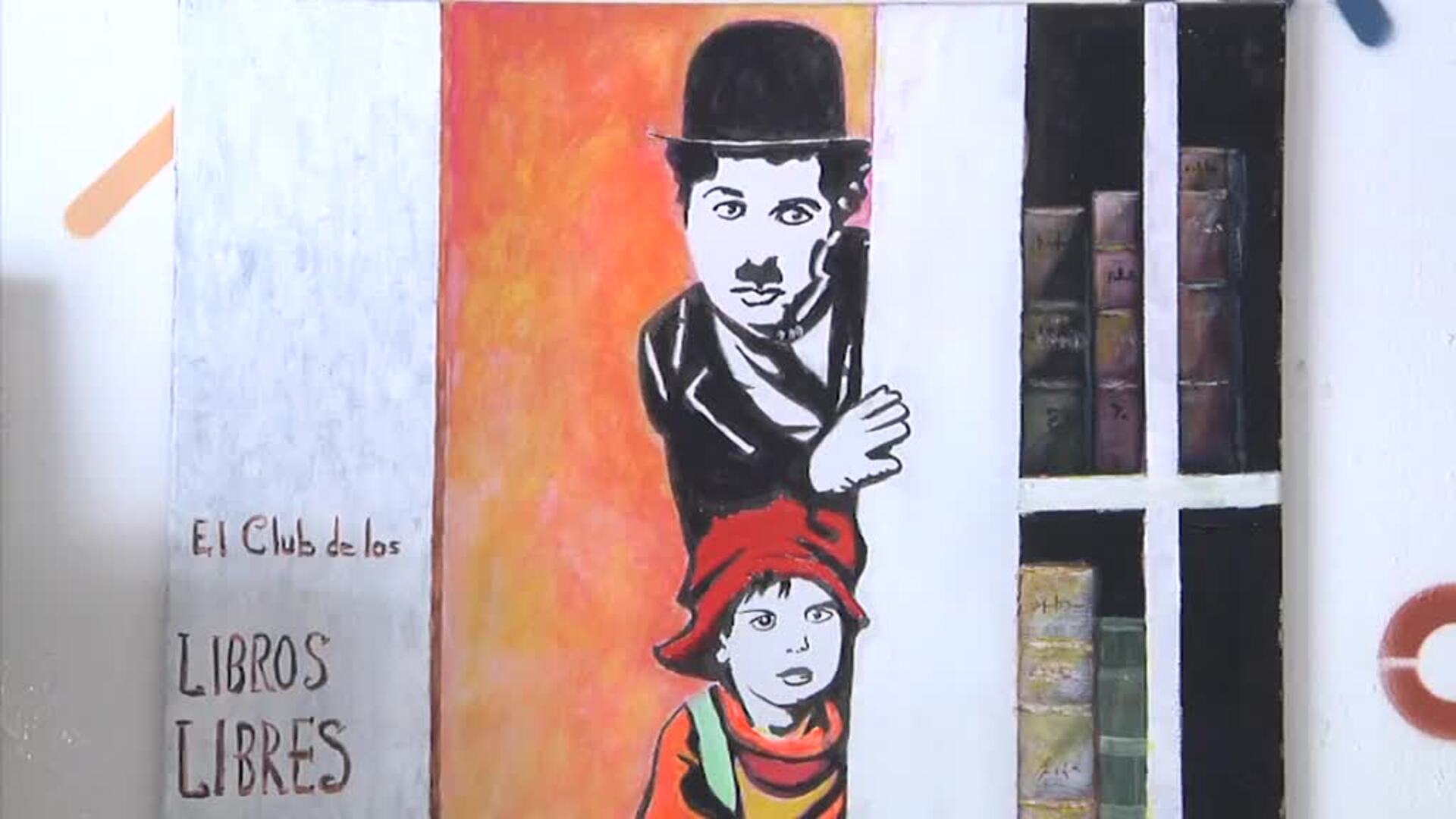 'El Club de los Libros Libres' cautiva a los amantes de la lectura en la Malvarrosa de Valencia