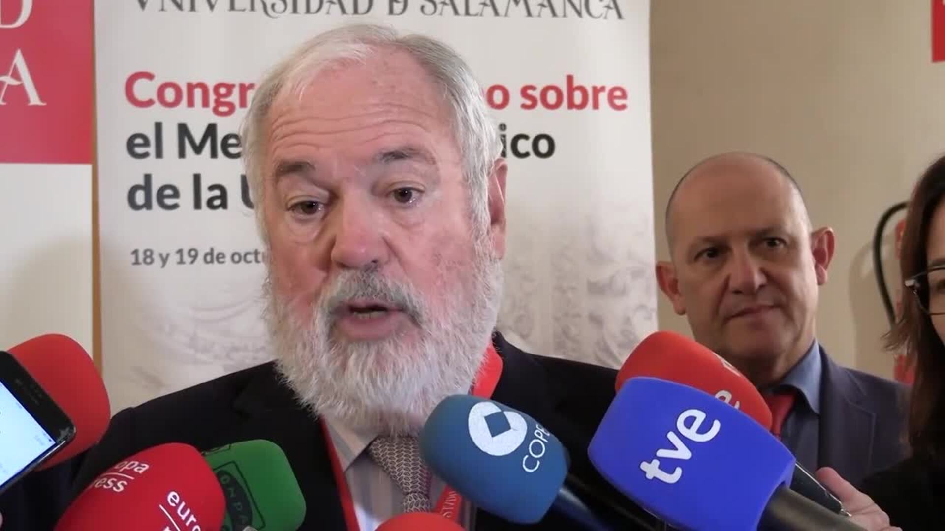 Arias Cañete señala que el acuerdo energético ha sido “a la carrera” y aboga por un mercado estable