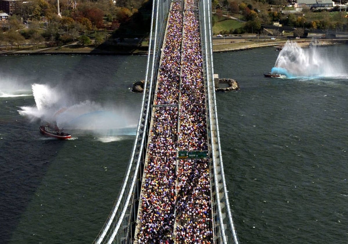 Clásica imagen de la salida del Maratón de Nueva York, en el puente de Brooklyn.