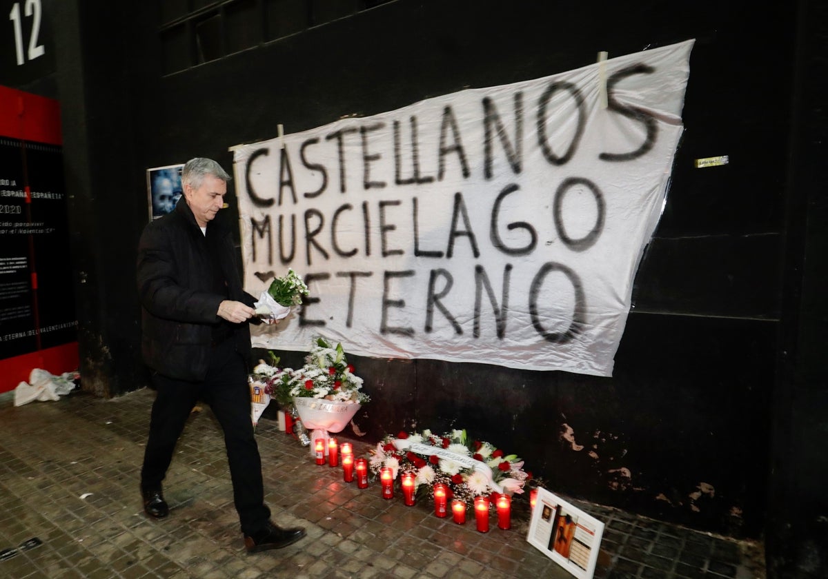 Homenaje fuera de Mestalla a Castellanos.