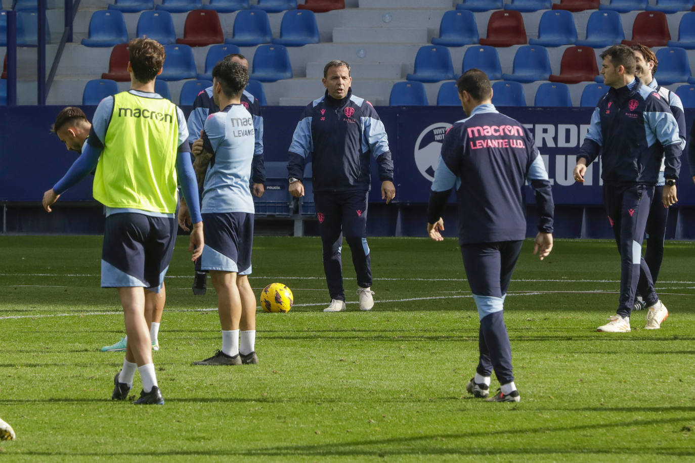 Fotos del entrenamiento de puertas abiertas del Levante