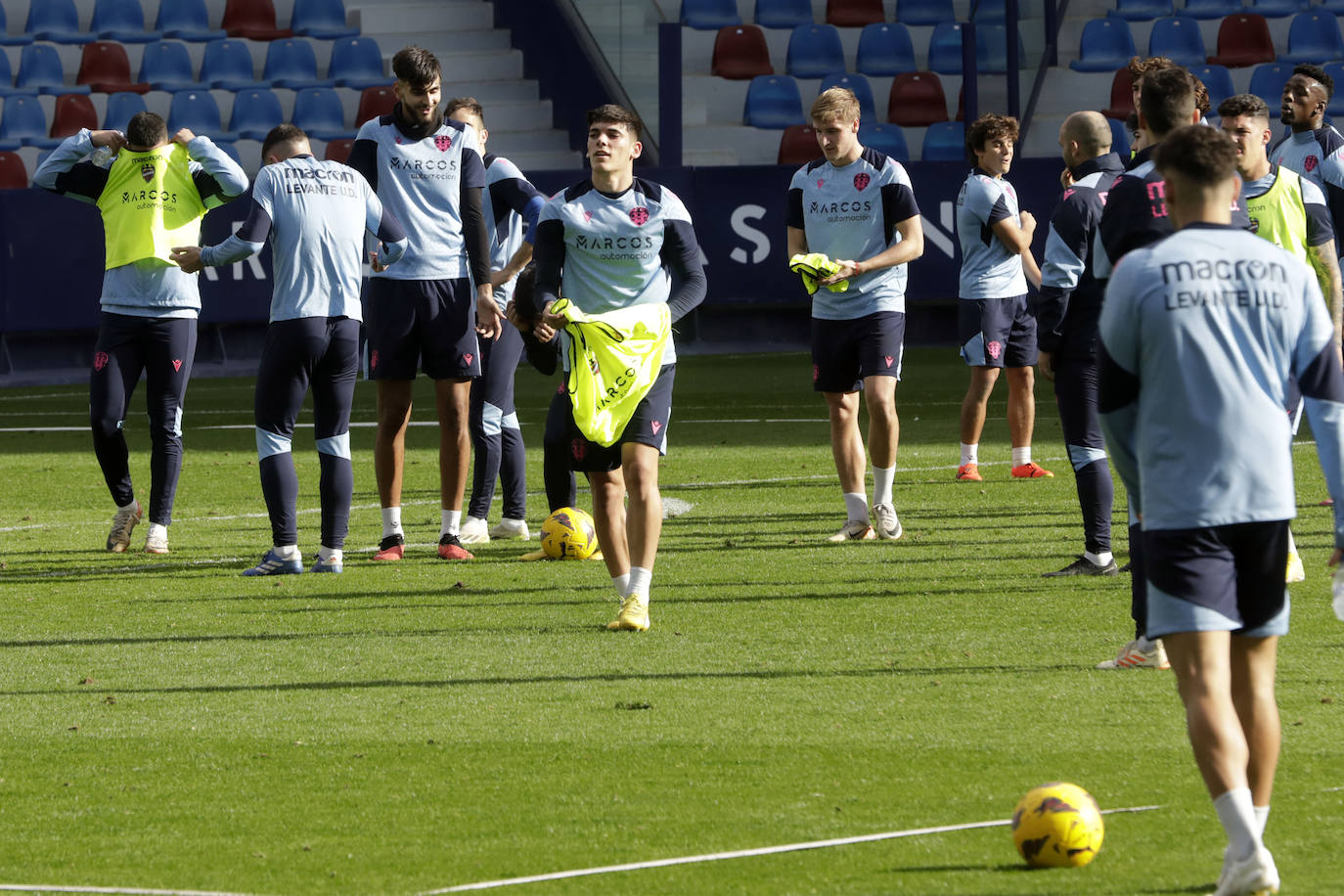 Fotos del entrenamiento de puertas abiertas del Levante