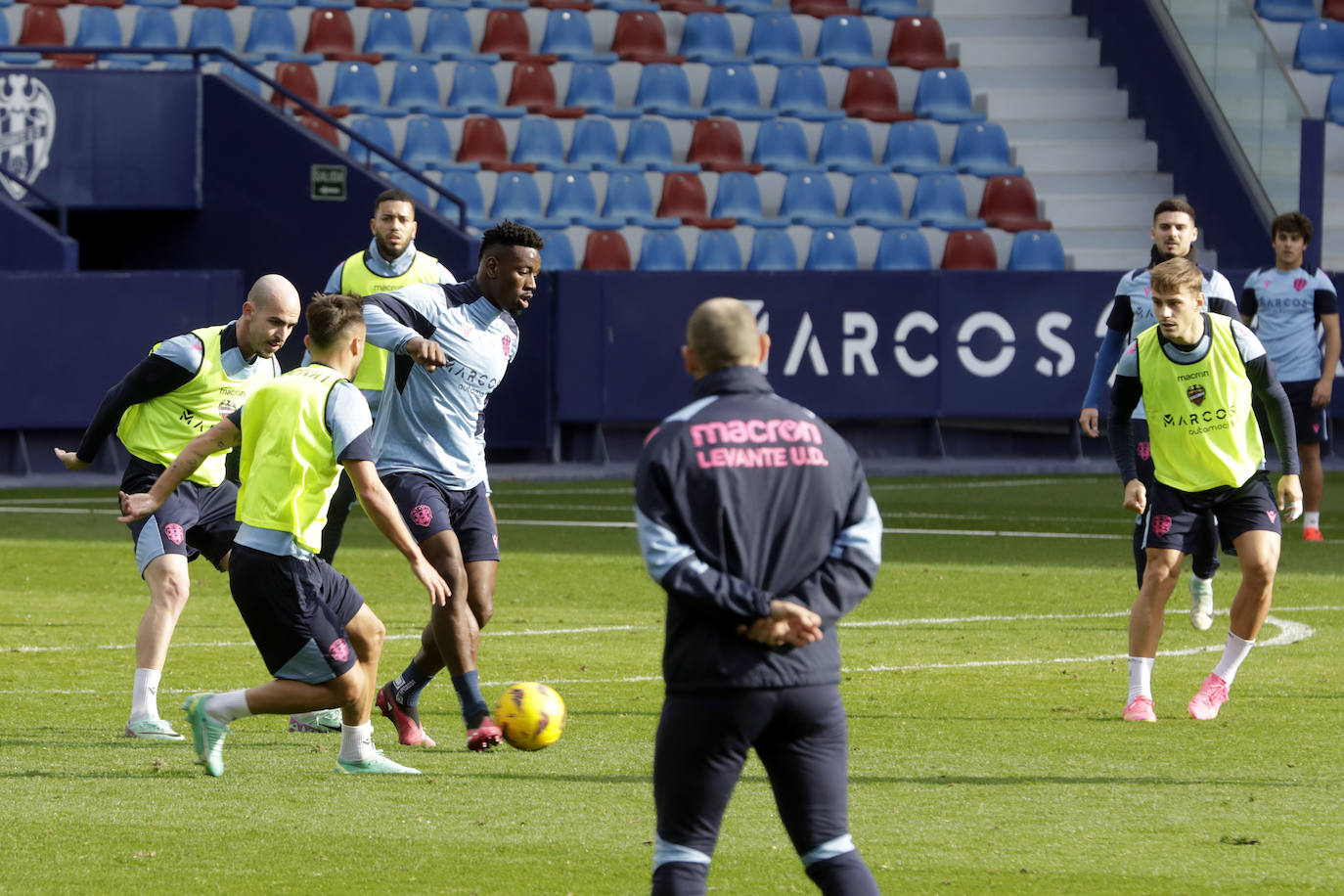 Fotos del entrenamiento de puertas abiertas del Levante