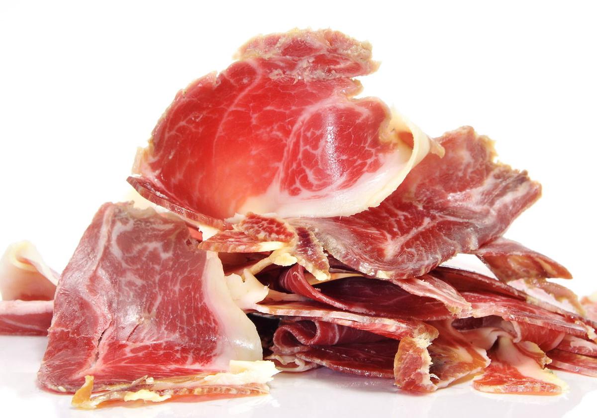 Lonchas de jamón serrano.