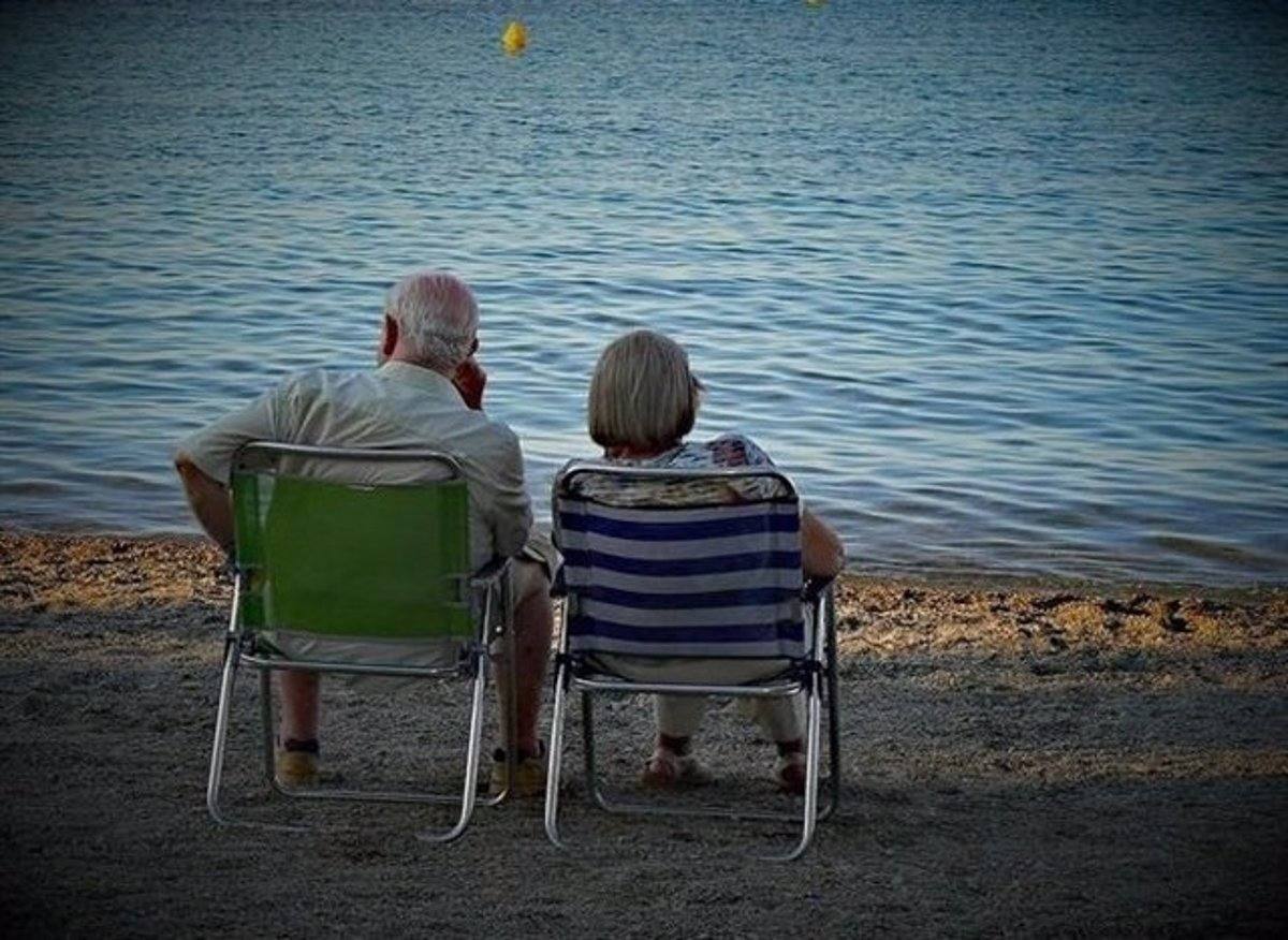 Una pareja de jubilados en una imagen de archivo.