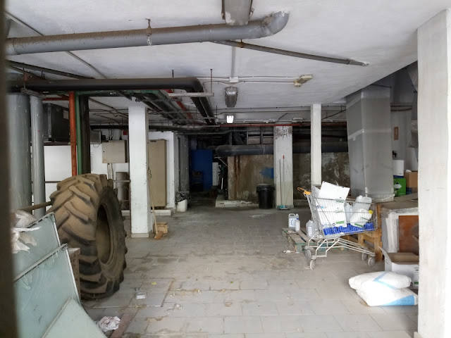 Fotos del abandono en el mercado de Abastos de Valencia