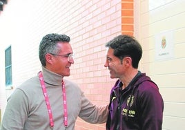 Dani Ponz charla con MArcelino antes de la eliminatoria.