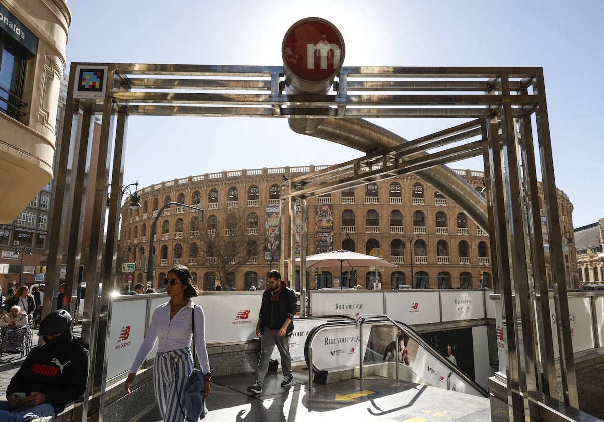 Estación de metro en la calle Xàtiva.