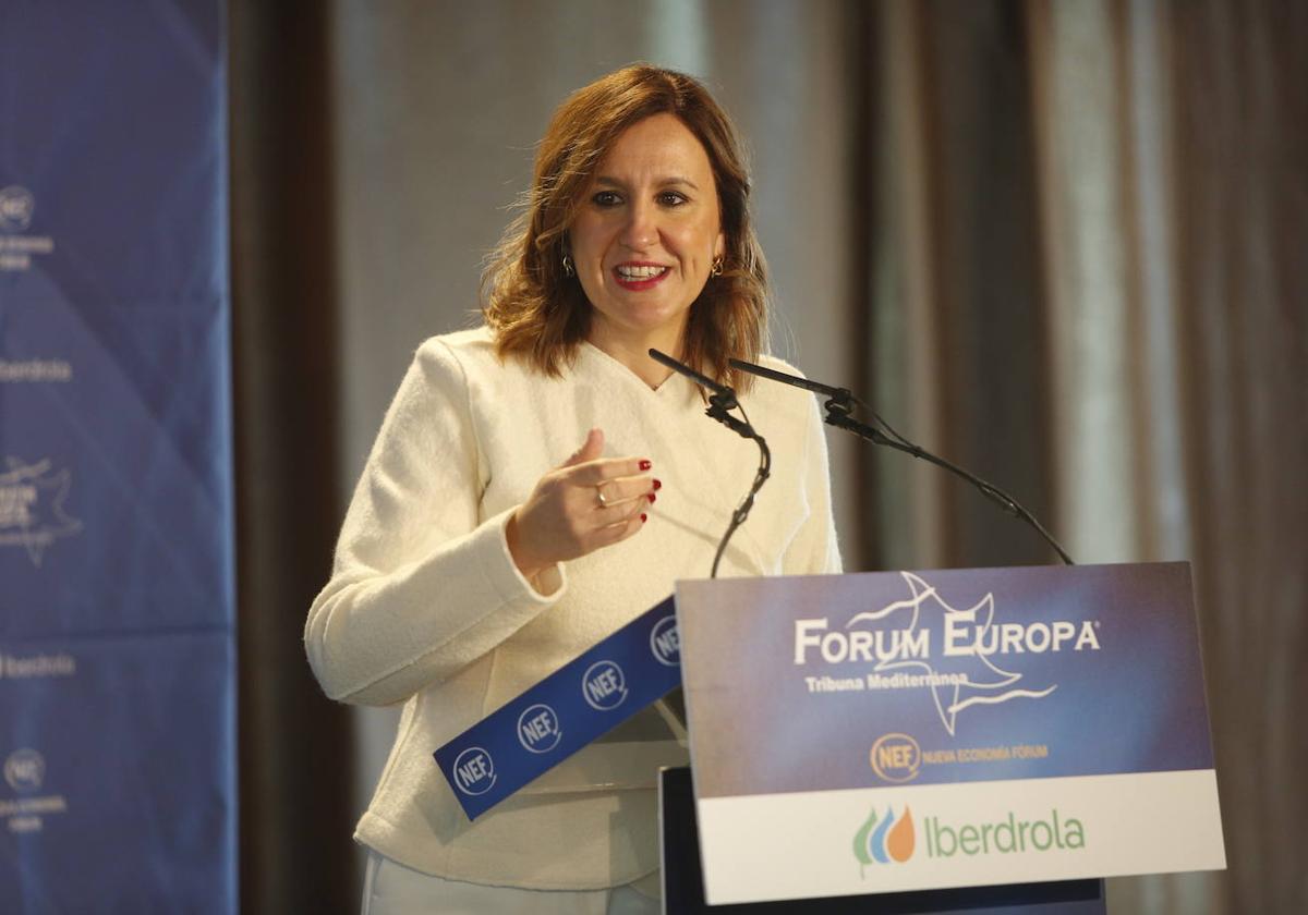 Fotos de María José Catalá en el desayuno organizado por Nueva Economía Fórum