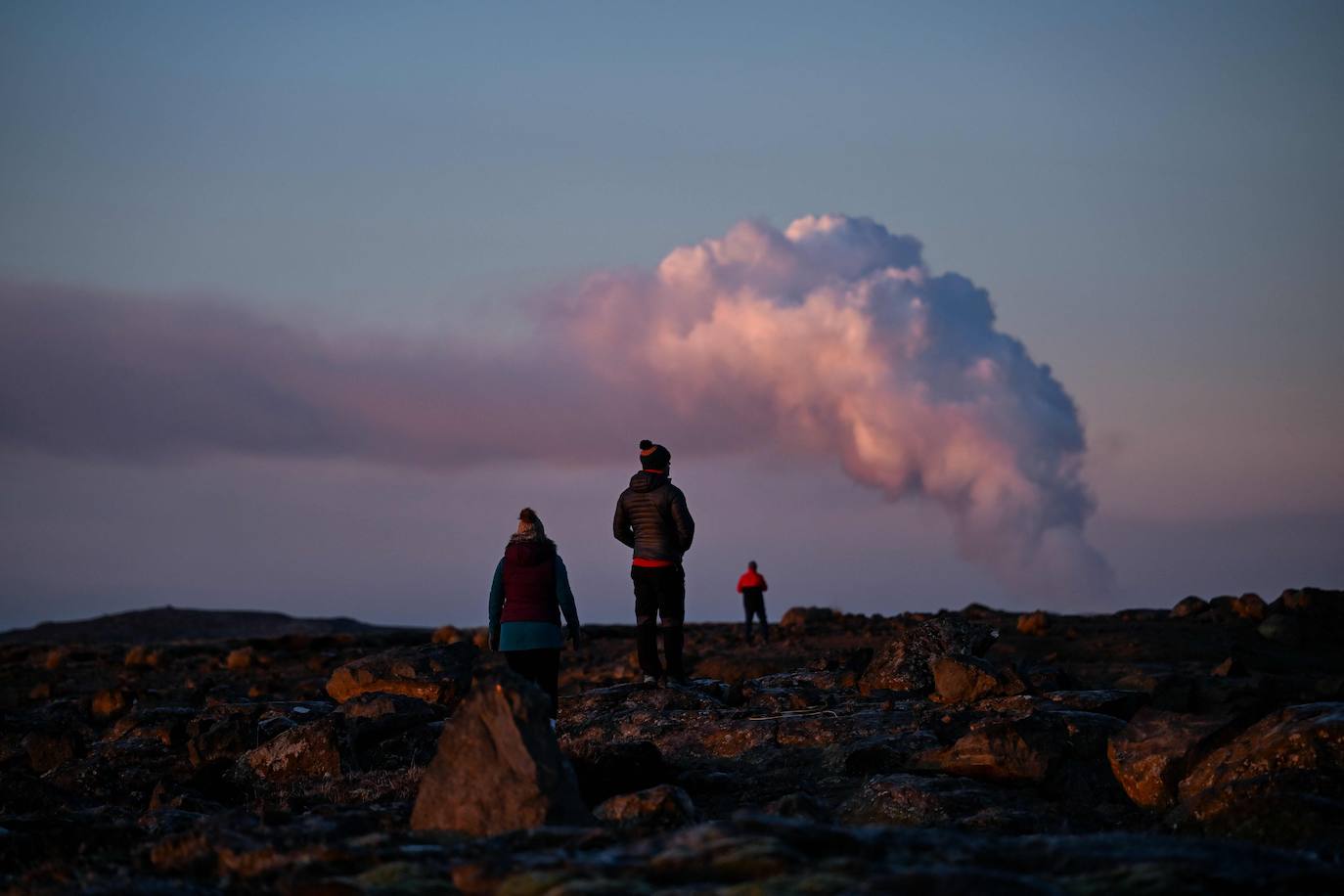 Vuelve a entrar en erupción un volcán en el suroeste de Islandia