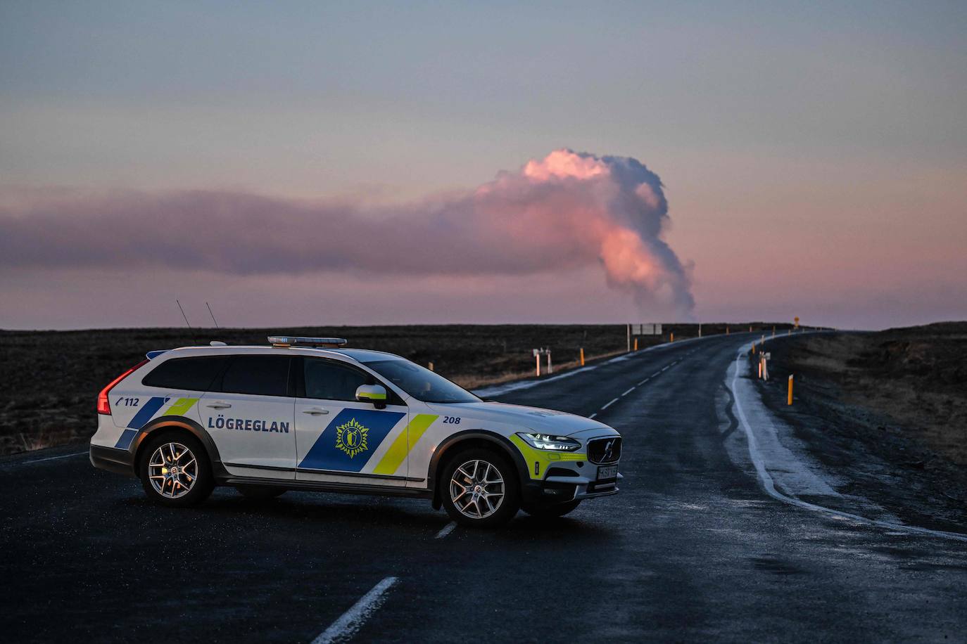 Vuelve a entrar en erupción un volcán en el suroeste de Islandia