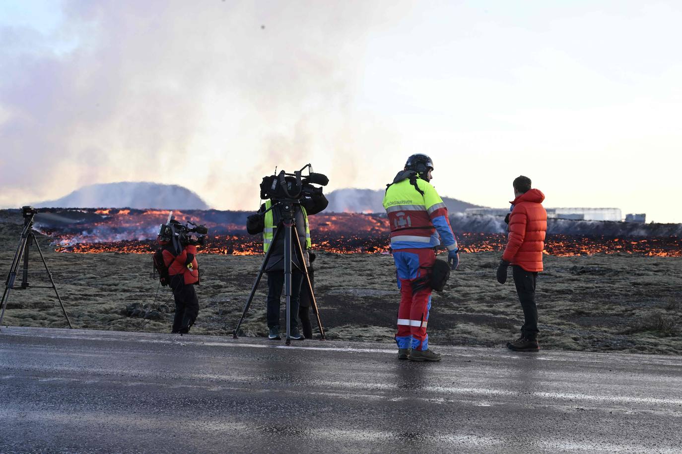 Vuelve a entrar en erupción un volcán en el suroeste de Islandia