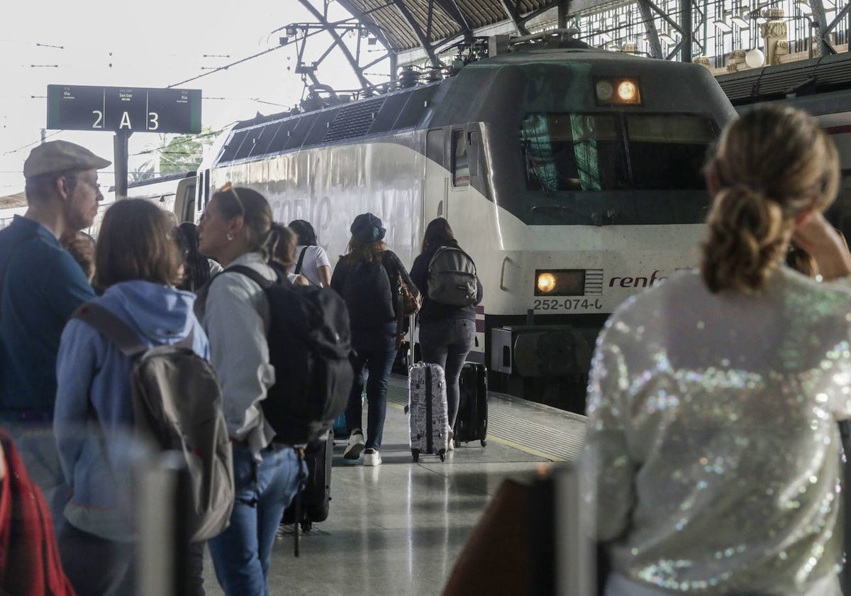 Pasajeros en la estación del Norte.