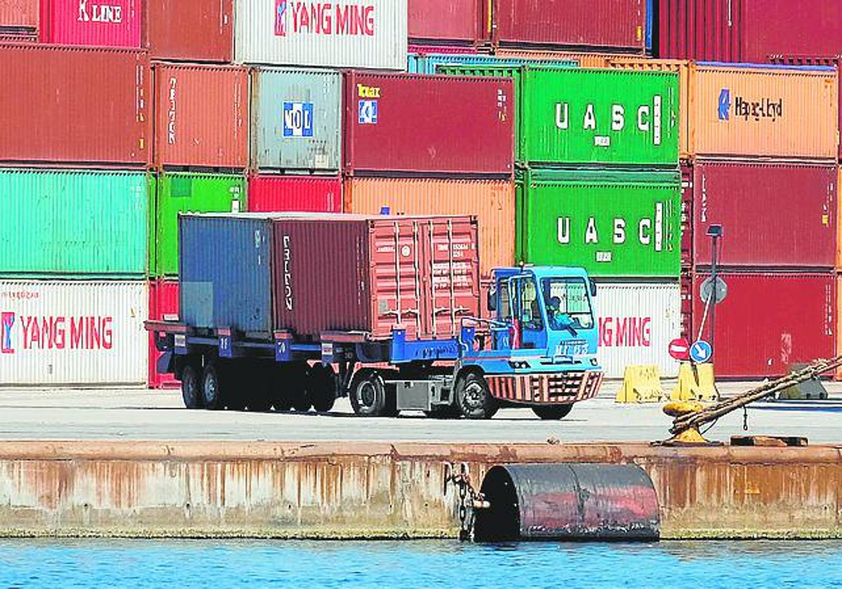 Contenedores en el puerto de Valencia.