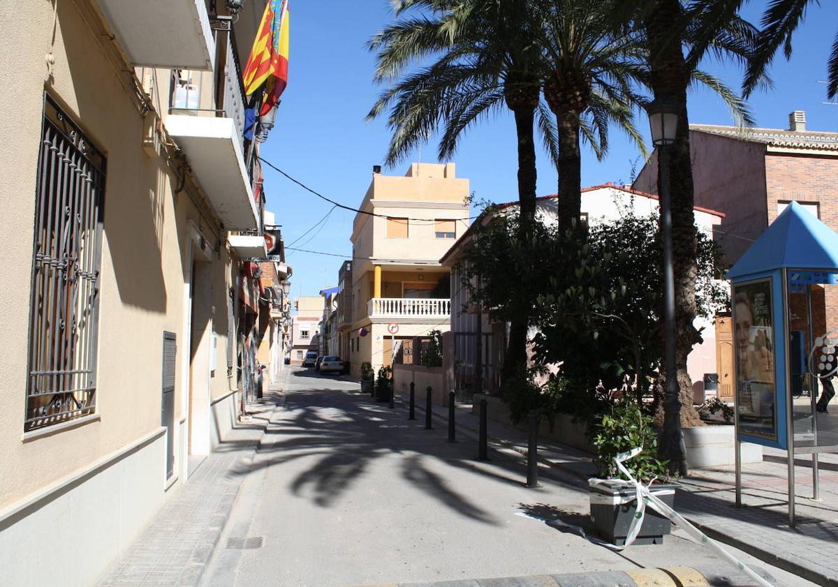 Imagen principal - El pueblo más pequeño de España que mide menos que un campo de fútbol y se encuentra a 20 minutos de Valencia