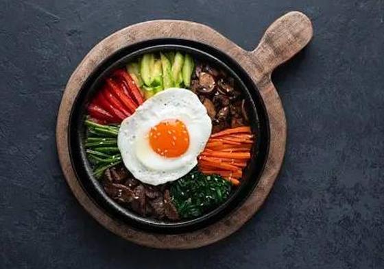 Bibimbap, el plato coreano que se ha puesto de moda.