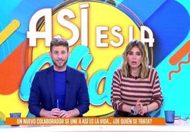 Los presentadores de 'Así es la vida' antes de anunciar a su nueva tertuliana.