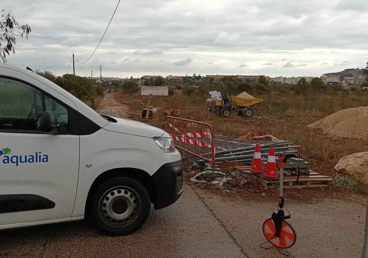 Las obras de la nueva red de alcantarillado en La Pedrera.