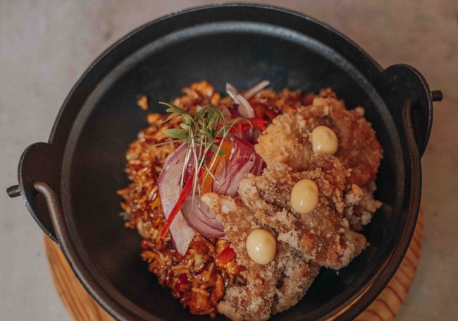 Los arroces de su cocina proceden de la marjal valenciana.