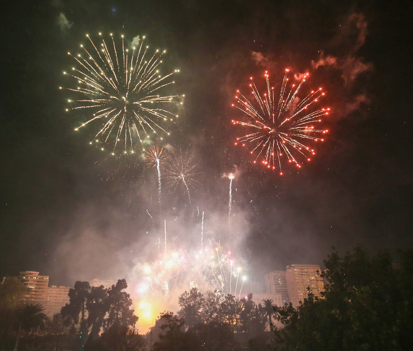 Así ha sido el castillo de fuegos artificiales del 18 de enero