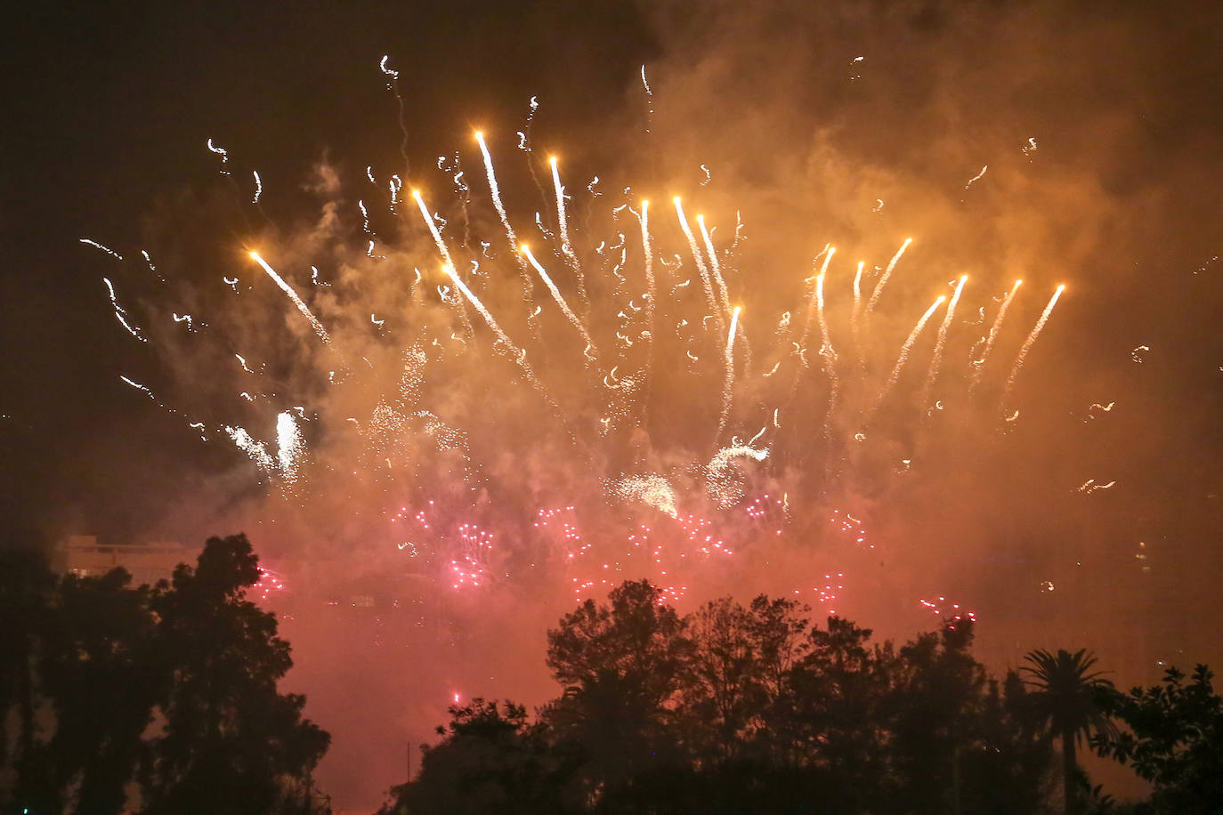 Así ha sido el castillo de fuegos artificiales del 18 de enero