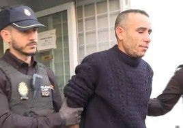 El acusado, tras ser detenido en Sagunto.