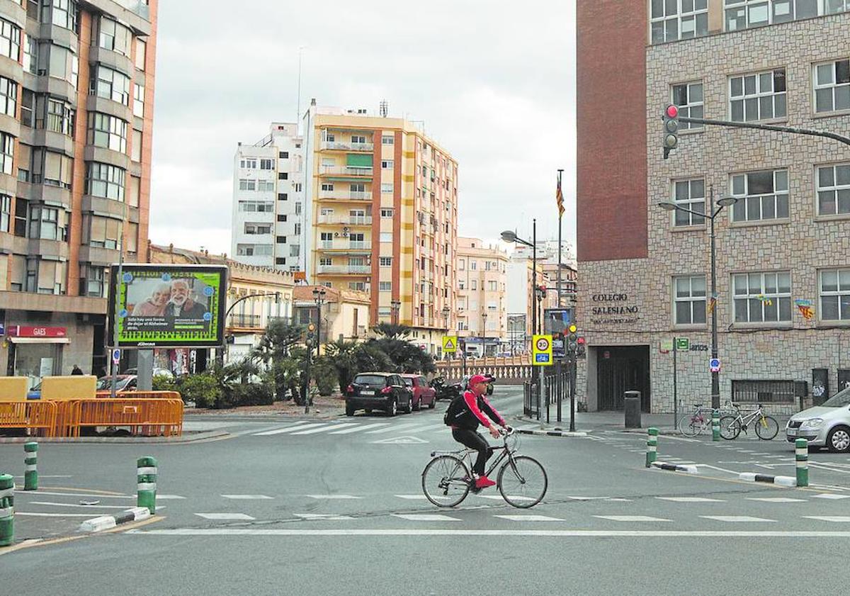 Imagen principal - Tres de los carriles bici que deben ser examinados.