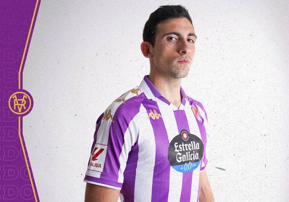 Cesar Tàrrega posa con la camiseta del Valladolid.