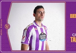 Cesar Tàrrega posa con la camiseta del Valladolid.