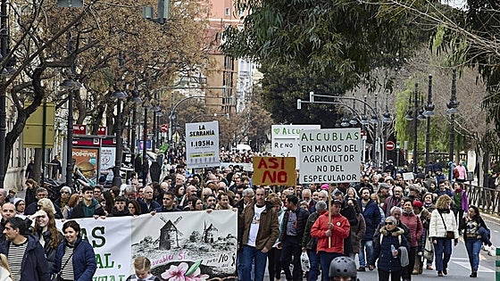 Los pueblos alzan la voz en una manifestación en Valencia: «Renovables sí, pero no así»