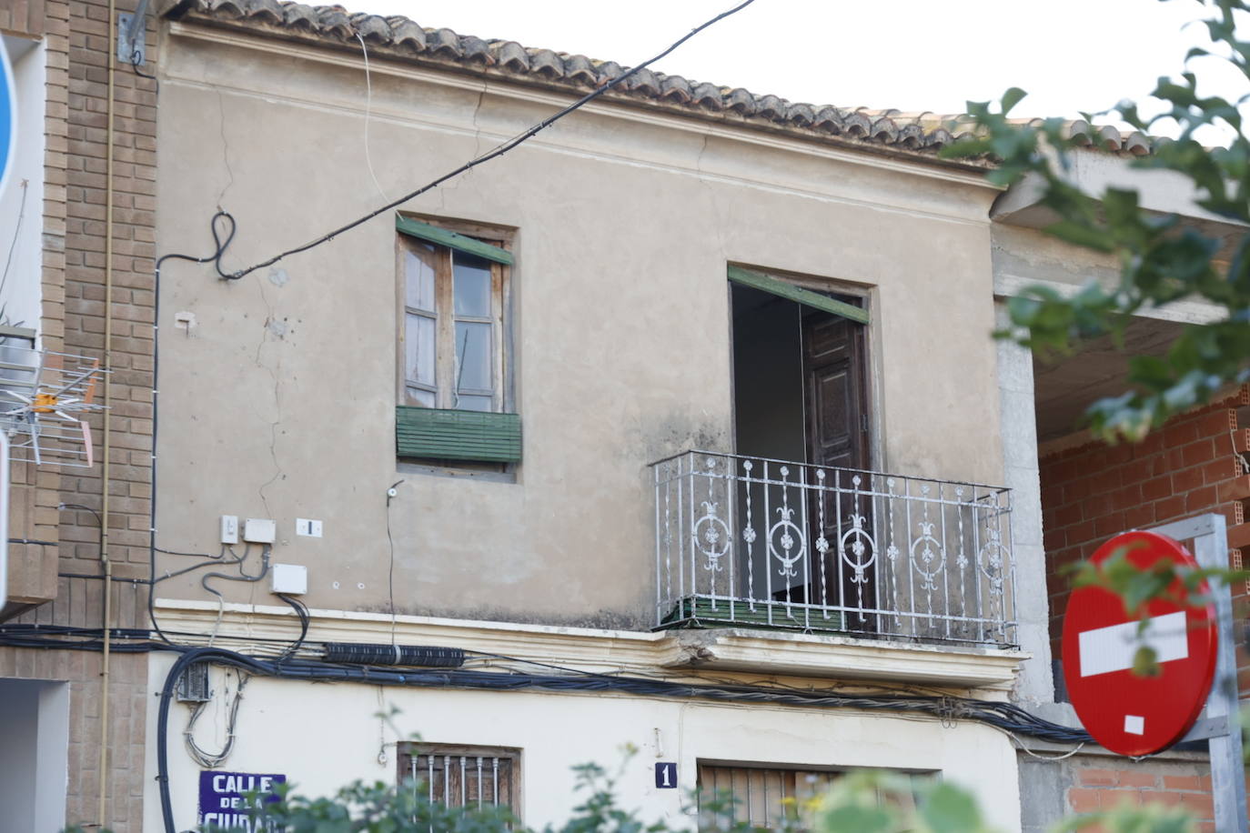 Los okupas abandonan Castellar, en imágenes