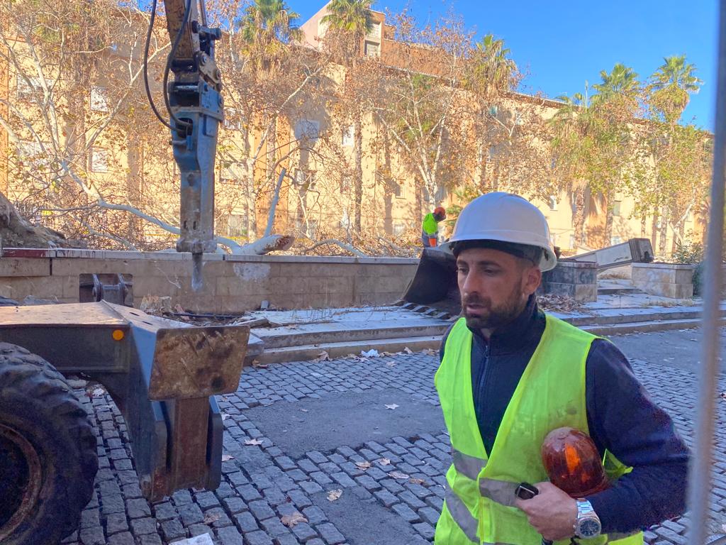 Fotos de las obras en la plaza 7 de octubre de Valencia, en las Casitas Rosa