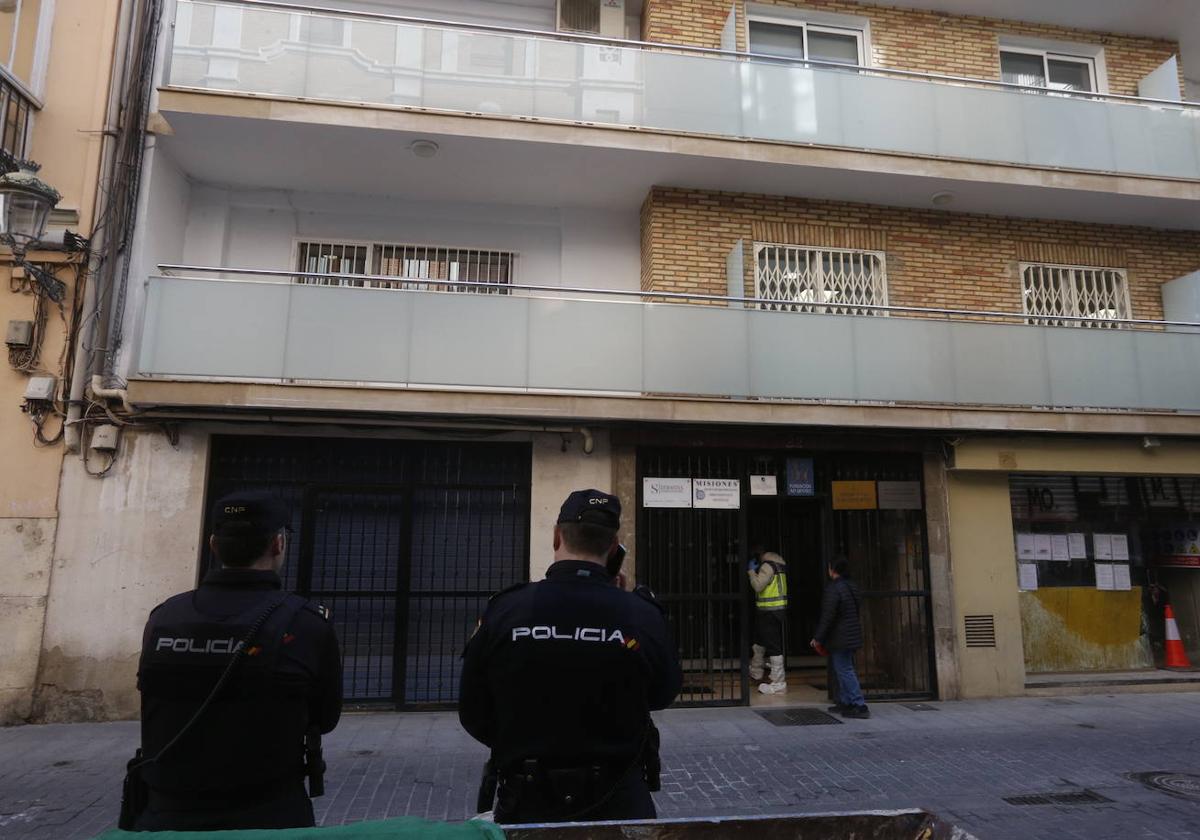 Fotos: un canónigo de la Catedral de Valencia aparece muerto con signos de violencia