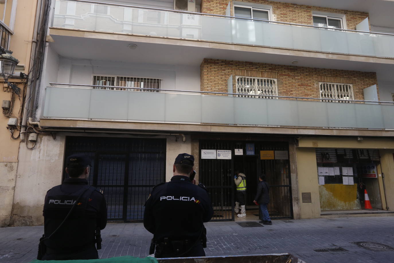 Fotos: un canónigo de la Catedral de Valencia aparece muerto con signos de violencia