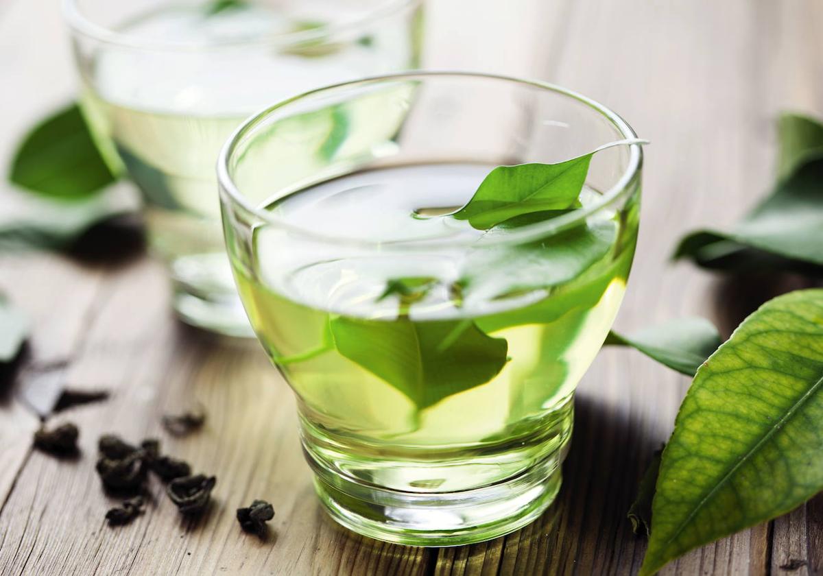 Las infusiones naturales son un buen remedio natural para la inflamación abdominal.