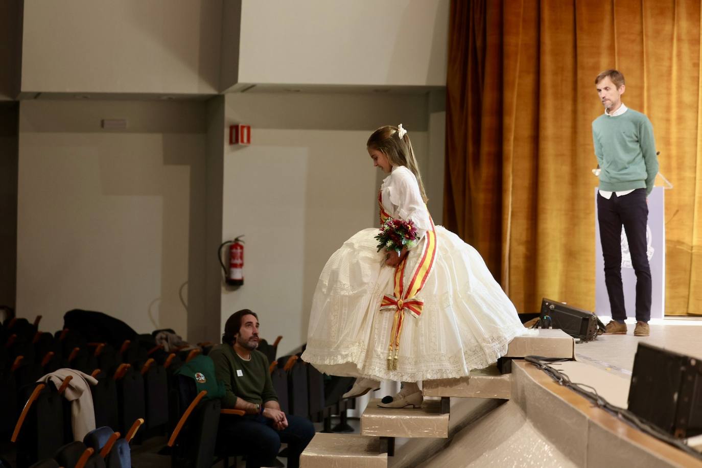 Ensayo de la exaltación de las falleras mayores de Valencia