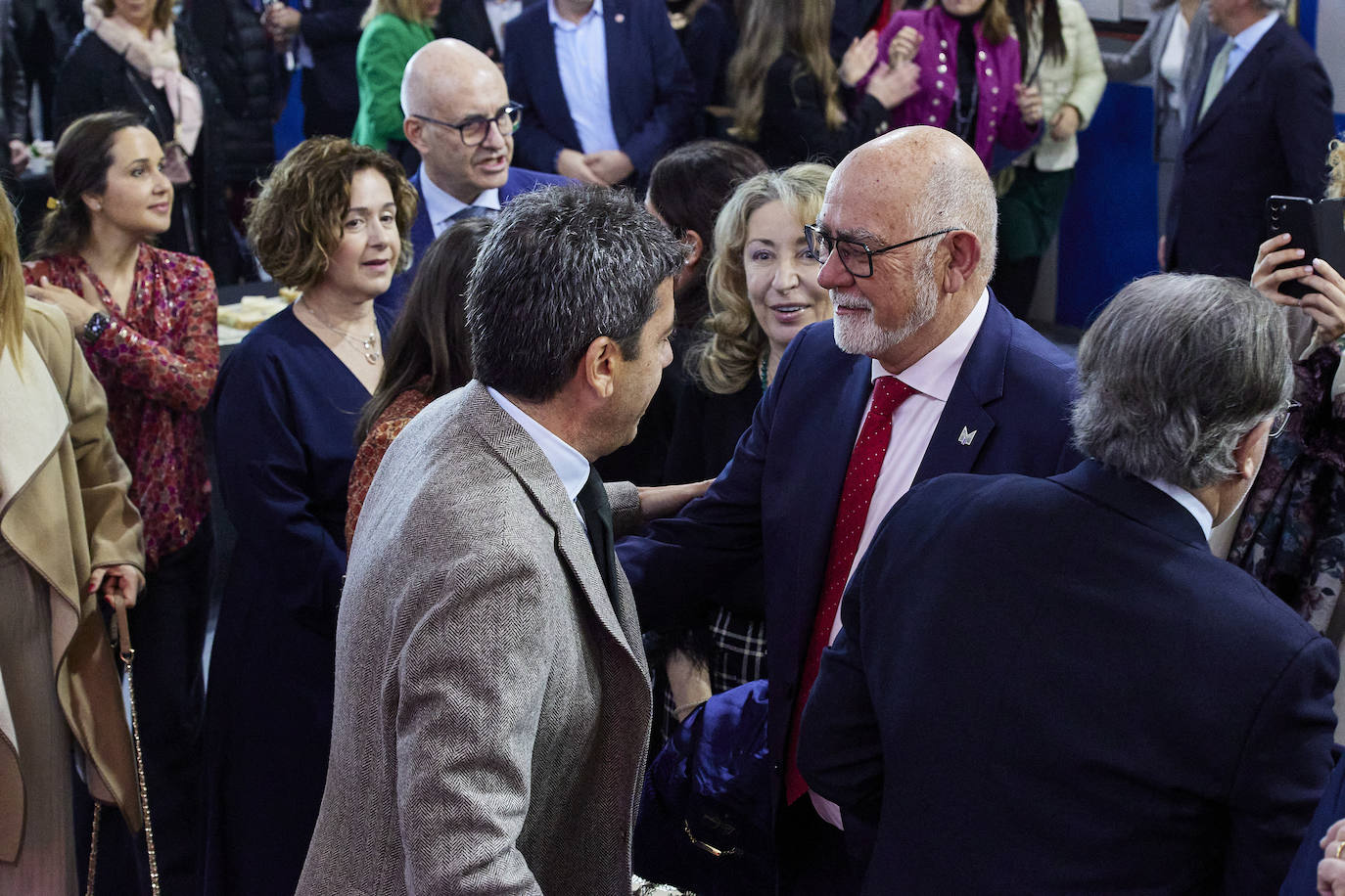 Fotos: la sociedad y los empresarios valencianos se vuelcan con la iniciativa &#039;Somos más&#039; de LAS PROVINCIAS