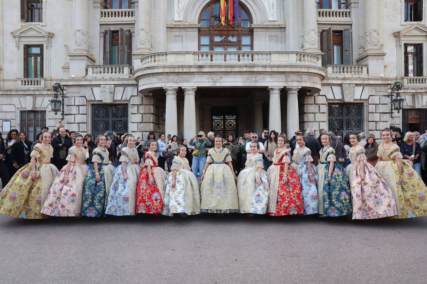 La exaltación de Marina García, fallera mayor infantil de Valencia 2024, en imágenes