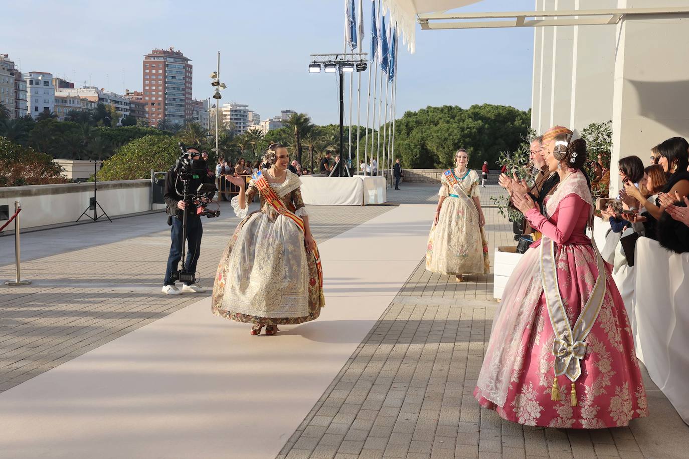 La exaltación de Marina García, fallera mayor infantil de Valencia 2024, en imágenes