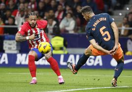 Paulista, defendiendo a Memphis.