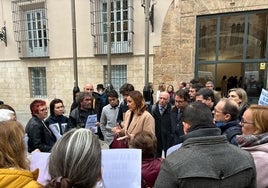 Catalá, durante su reunión con los vecinos.