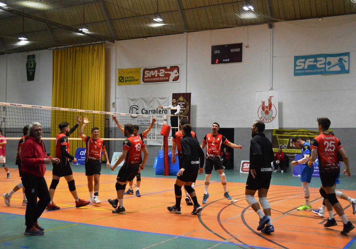 El equipo de Xàtiva celebra la victoria.